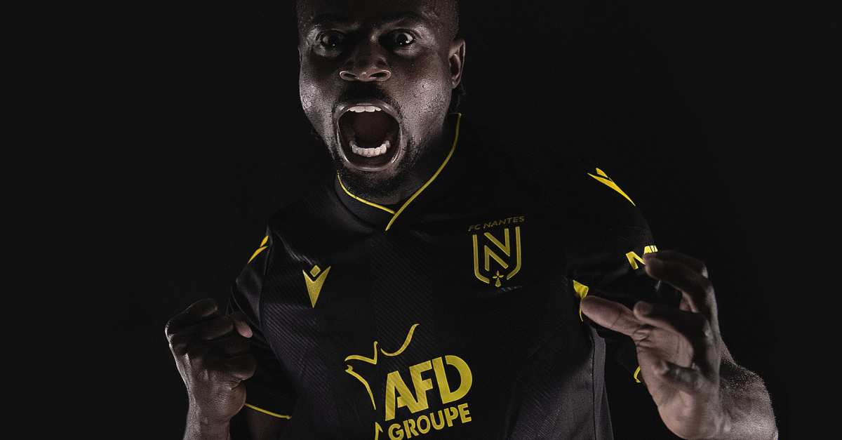 Le FC Nantes dévoile son maillot 2020-2021 !, 👕, Yellow Army is ready.  𝟚𝟘-𝟚𝟙, 𝗲𝗻𝘀𝗲𝗺𝗯𝗹𝗲. 🟡🟢, By FC Nantes