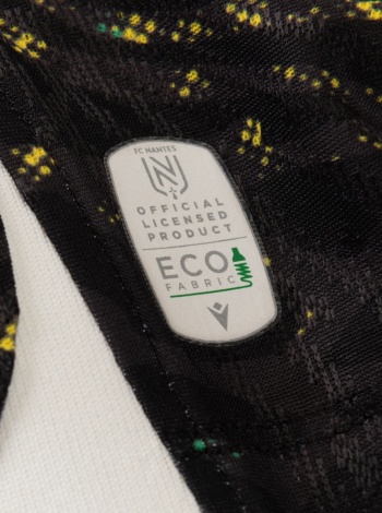 1 maillot = 13 bouteilles recyclées