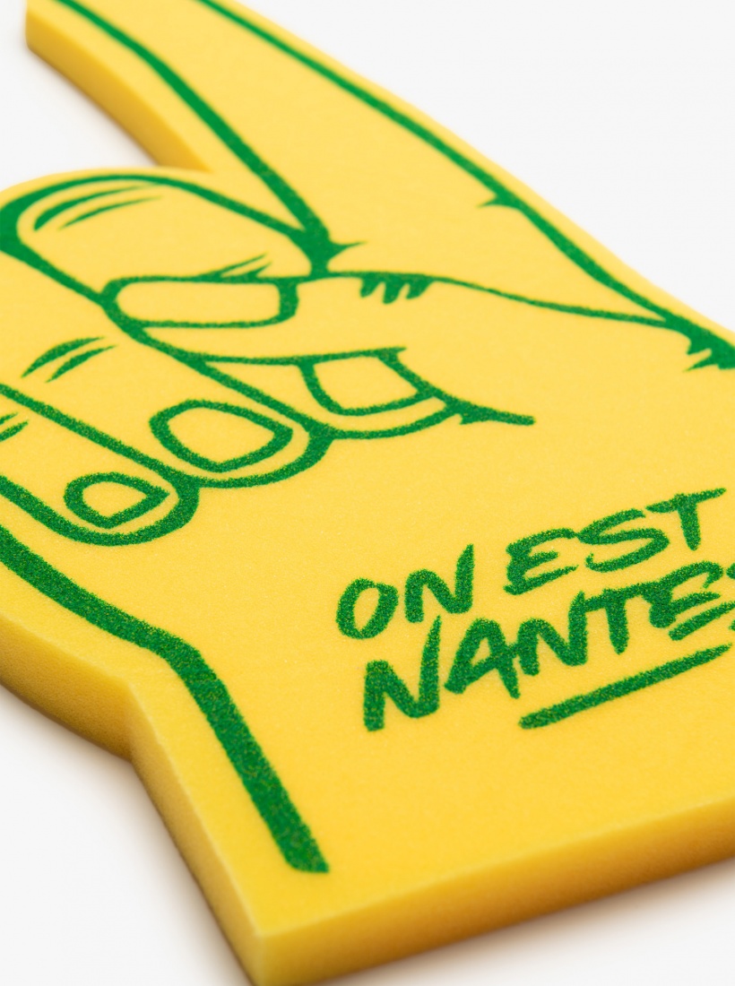 Main En Mousse ON EST NANTES