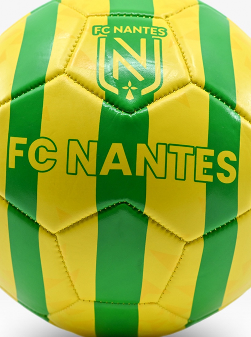 FC Nantes on X: Maillot Home 𝟮𝟯/𝟮𝟰.  / X